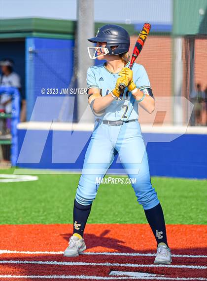 Thumbnail 2 in Lake Creek vs Elgin (UIL 5A Reg III Area Playoff) photogallery.