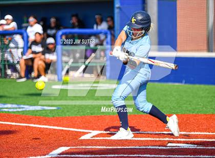 Thumbnail 2 in Lake Creek vs Elgin (UIL 5A Reg III Area Playoff) photogallery.
