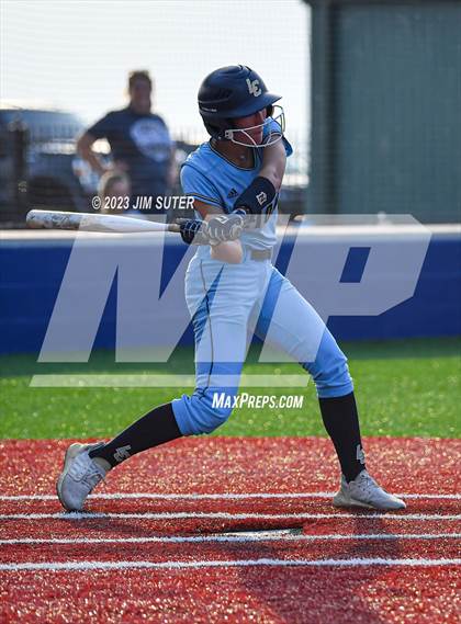 Thumbnail 2 in Lake Creek vs Elgin (UIL 5A Reg III Area Playoff) photogallery.