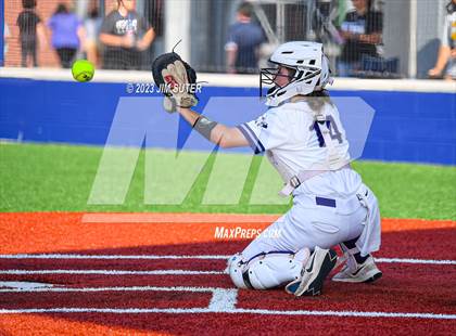 Thumbnail 2 in Lake Creek vs Elgin (UIL 5A Reg III Area Playoff) photogallery.