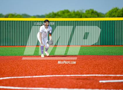 Thumbnail 2 in Lake Creek vs Elgin (UIL 5A Reg III Area Playoff) photogallery.