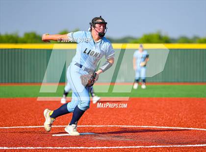 Thumbnail 1 in Lake Creek vs Elgin (UIL 5A Reg III Area Playoff) photogallery.