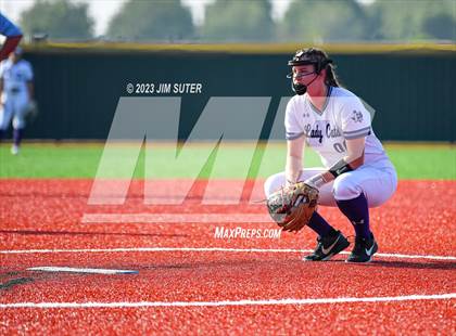 Thumbnail 2 in Lake Creek vs Elgin (UIL 5A Reg III Area Playoff) photogallery.