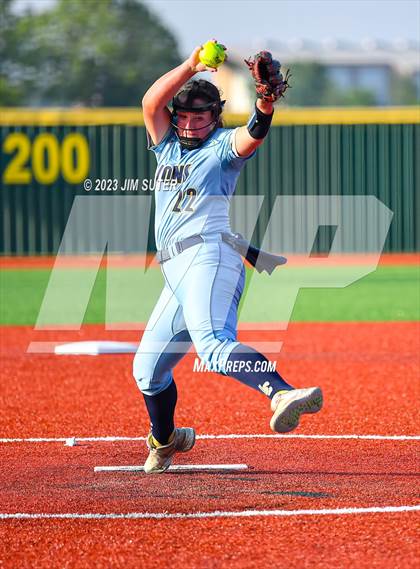 Thumbnail 3 in Lake Creek vs Elgin (UIL 5A Reg III Area Playoff) photogallery.