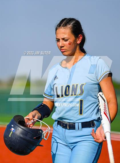 Thumbnail 2 in Lake Creek vs Elgin (UIL 5A Reg III Area Playoff) photogallery.