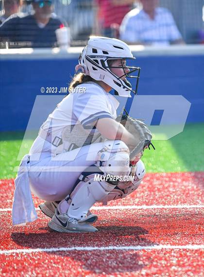 Thumbnail 2 in Lake Creek vs Elgin (UIL 5A Reg III Area Playoff) photogallery.