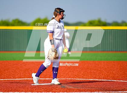 Thumbnail 3 in Lake Creek vs Elgin (UIL 5A Reg III Area Playoff) photogallery.