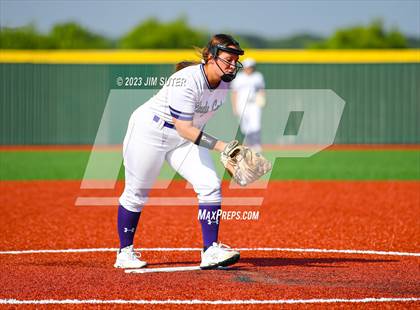 Thumbnail 3 in Lake Creek vs Elgin (UIL 5A Reg III Area Playoff) photogallery.