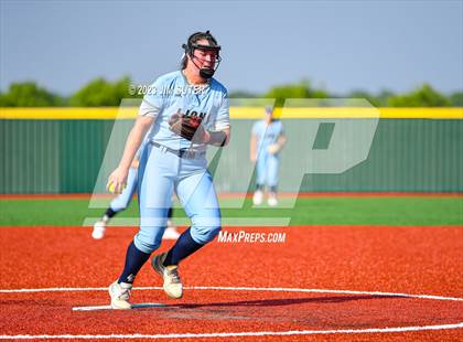 Thumbnail 2 in Lake Creek vs Elgin (UIL 5A Reg III Area Playoff) photogallery.