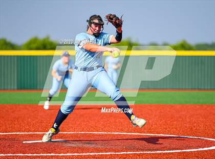 Thumbnail 3 in Lake Creek vs Elgin (UIL 5A Reg III Area Playoff) photogallery.