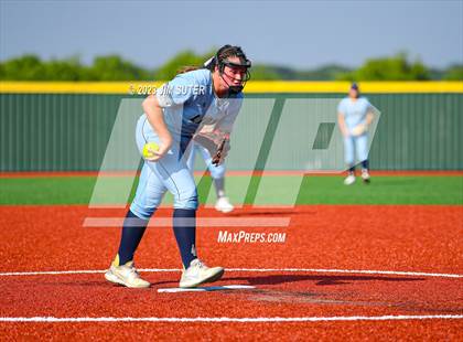 Thumbnail 2 in Lake Creek vs Elgin (UIL 5A Reg III Area Playoff) photogallery.