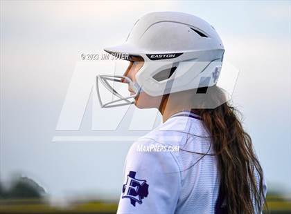 Thumbnail 1 in Lake Creek vs Elgin (UIL 5A Reg III Area Playoff) photogallery.