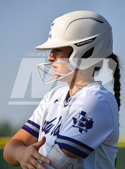 Thumbnail 1 in Lake Creek vs Elgin (UIL 5A Reg III Area Playoff) photogallery.