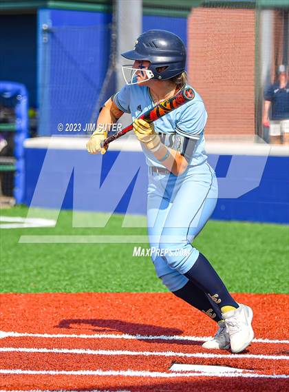 Thumbnail 2 in Lake Creek vs Elgin (UIL 5A Reg III Area Playoff) photogallery.