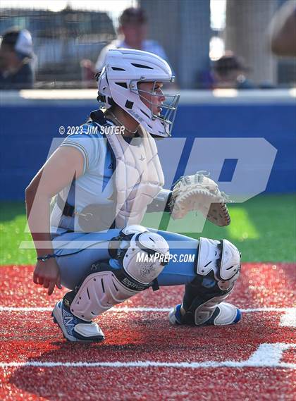 Thumbnail 1 in Lake Creek vs Elgin (UIL 5A Reg III Area Playoff) photogallery.