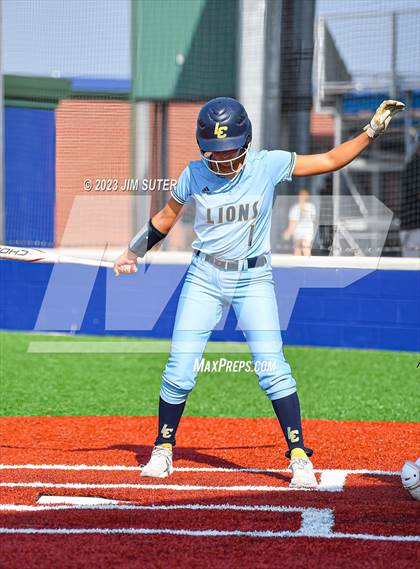 Thumbnail 1 in Lake Creek vs Elgin (UIL 5A Reg III Area Playoff) photogallery.