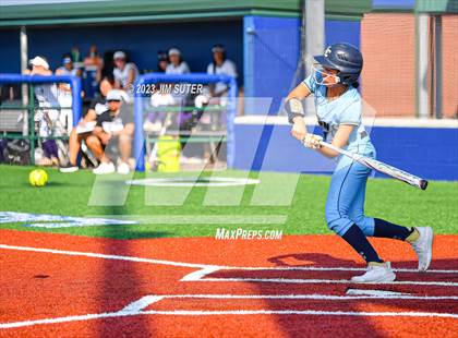 Thumbnail 3 in Lake Creek vs Elgin (UIL 5A Reg III Area Playoff) photogallery.