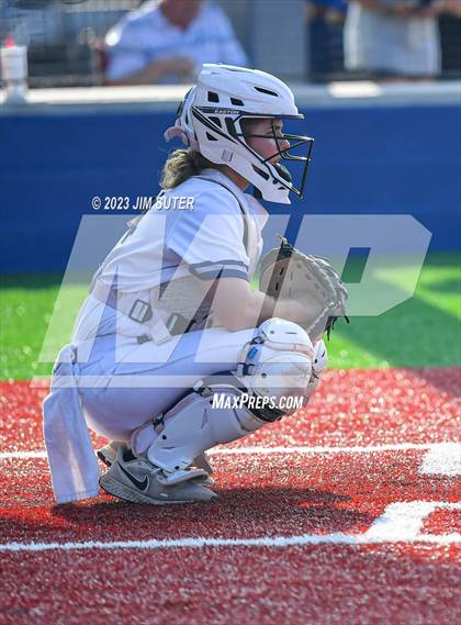 Thumbnail 3 in Lake Creek vs Elgin (UIL 5A Reg III Area Playoff) photogallery.