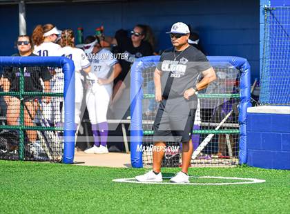 Thumbnail 3 in Lake Creek vs Elgin (UIL 5A Reg III Area Playoff) photogallery.