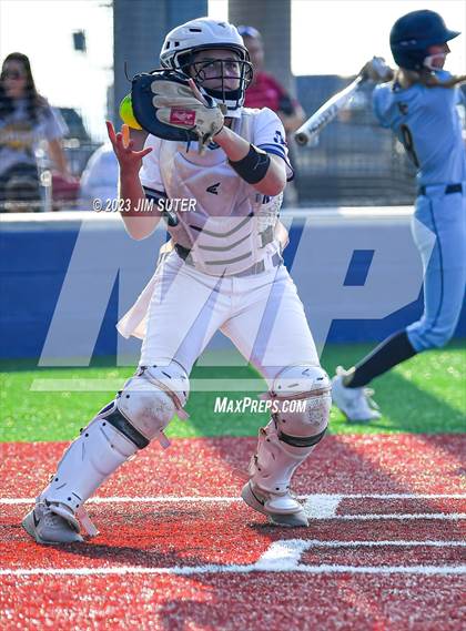 Thumbnail 1 in Lake Creek vs Elgin (UIL 5A Reg III Area Playoff) photogallery.