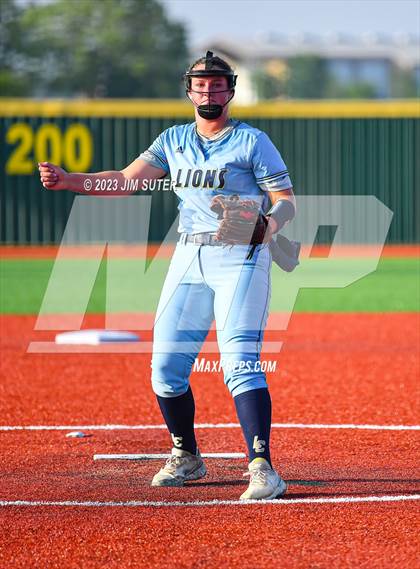 Thumbnail 3 in Lake Creek vs Elgin (UIL 5A Reg III Area Playoff) photogallery.