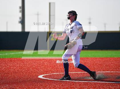 Thumbnail 3 in Lake Creek vs Elgin (UIL 5A Reg III Area Playoff) photogallery.