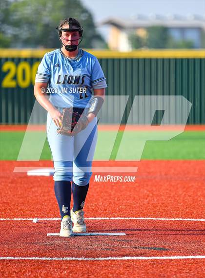 Thumbnail 1 in Lake Creek vs Elgin (UIL 5A Reg III Area Playoff) photogallery.