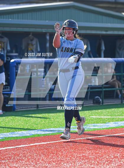 Thumbnail 2 in Lake Creek vs Elgin (UIL 5A Reg III Area Playoff) photogallery.