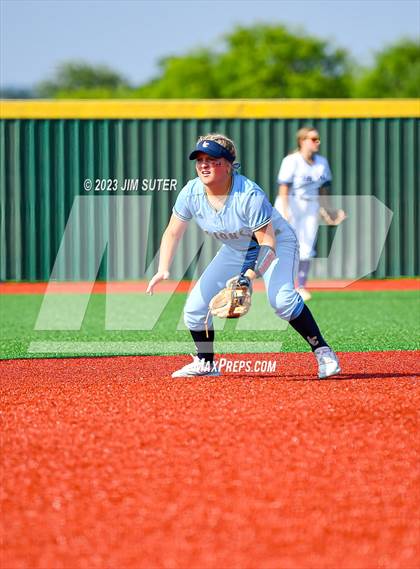 Thumbnail 3 in Lake Creek vs Elgin (UIL 5A Reg III Area Playoff) photogallery.