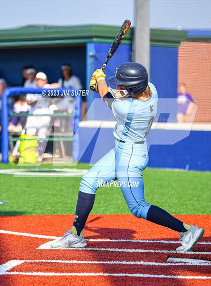 Thumbnail 2 in Lake Creek vs Elgin (UIL 5A Reg III Area Playoff) photogallery.