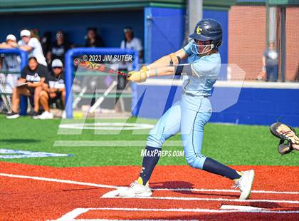 Thumbnail 1 in Lake Creek vs Elgin (UIL 5A Reg III Area Playoff) photogallery.