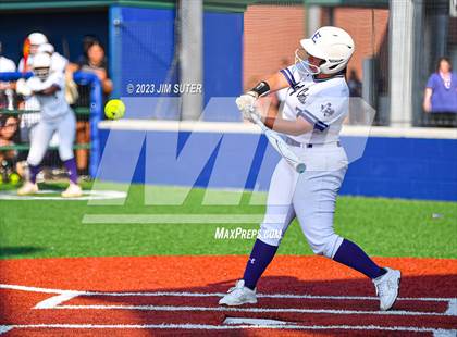 Thumbnail 3 in Lake Creek vs Elgin (UIL 5A Reg III Area Playoff) photogallery.