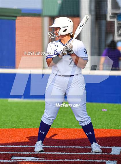 Thumbnail 1 in Lake Creek vs Elgin (UIL 5A Reg III Area Playoff) photogallery.