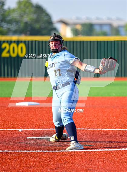 Thumbnail 2 in Lake Creek vs Elgin (UIL 5A Reg III Area Playoff) photogallery.