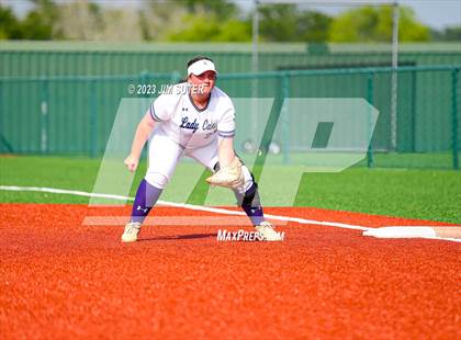 Thumbnail 3 in Lake Creek vs Elgin (UIL 5A Reg III Area Playoff) photogallery.