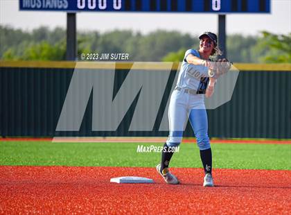 Thumbnail 1 in Lake Creek vs Elgin (UIL 5A Reg III Area Playoff) photogallery.