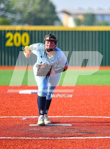 Thumbnail 2 in Lake Creek vs Elgin (UIL 5A Reg III Area Playoff) photogallery.