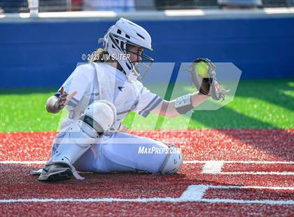 Thumbnail 3 in Lake Creek vs Elgin (UIL 5A Reg III Area Playoff) photogallery.