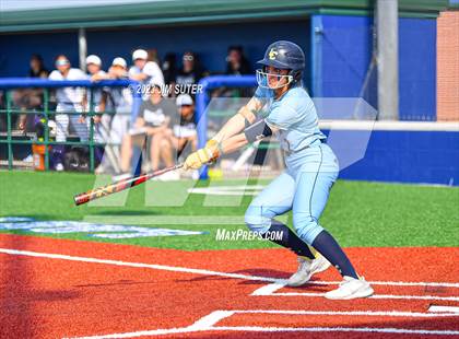 Thumbnail 1 in Lake Creek vs Elgin (UIL 5A Reg III Area Playoff) photogallery.