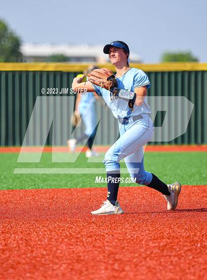 Thumbnail 3 in Lake Creek vs Elgin (UIL 5A Reg III Area Playoff) photogallery.