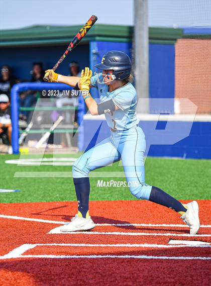 Thumbnail 3 in Lake Creek vs Elgin (UIL 5A Reg III Area Playoff) photogallery.