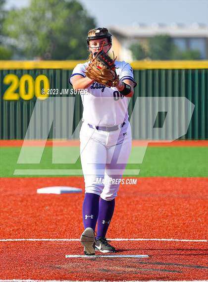 Thumbnail 3 in Lake Creek vs Elgin (UIL 5A Reg III Area Playoff) photogallery.