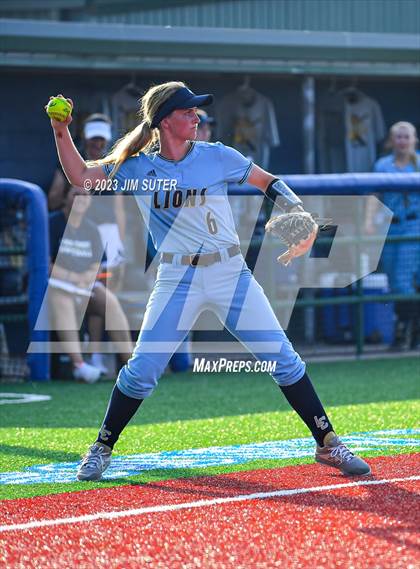 Thumbnail 3 in Lake Creek vs Elgin (UIL 5A Reg III Area Playoff) photogallery.
