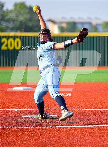 Thumbnail 1 in Lake Creek vs Elgin (UIL 5A Reg III Area Playoff) photogallery.