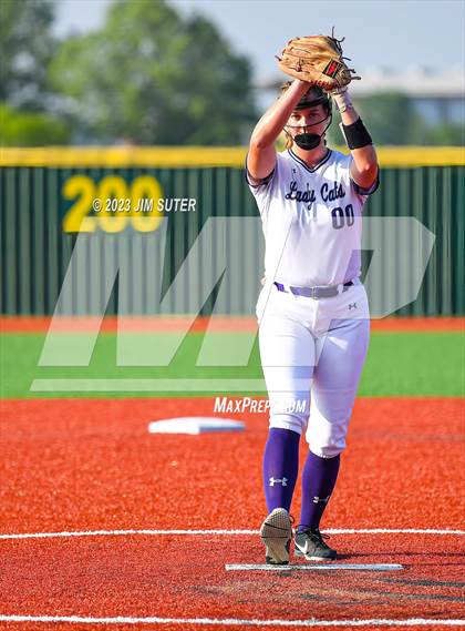 Thumbnail 2 in Lake Creek vs Elgin (UIL 5A Reg III Area Playoff) photogallery.