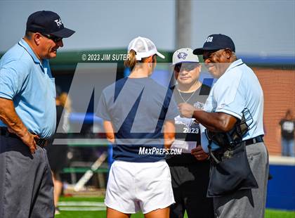 Thumbnail 1 in Lake Creek vs Elgin (UIL 5A Reg III Area Playoff) photogallery.