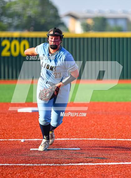 Thumbnail 3 in Lake Creek vs Elgin (UIL 5A Reg III Area Playoff) photogallery.