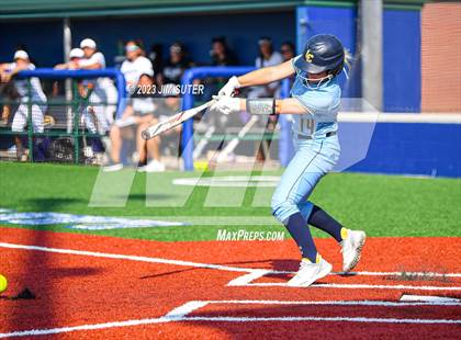 Thumbnail 3 in Lake Creek vs Elgin (UIL 5A Reg III Area Playoff) photogallery.