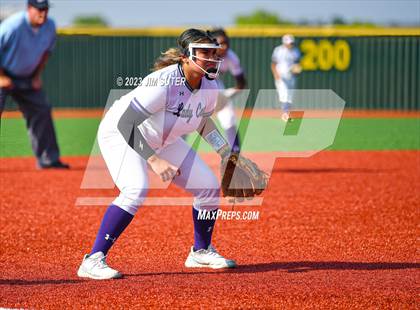 Thumbnail 2 in Lake Creek vs Elgin (UIL 5A Reg III Area Playoff) photogallery.
