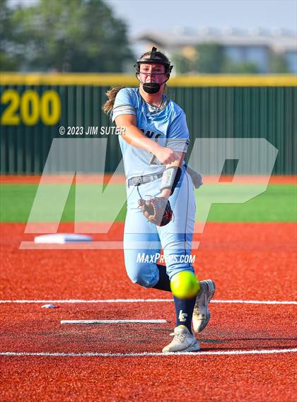 Thumbnail 1 in Lake Creek vs Elgin (UIL 5A Reg III Area Playoff) photogallery.